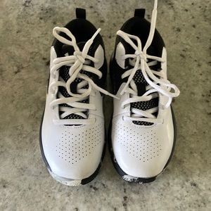 EUC Boys Under Armour Shoes 13K